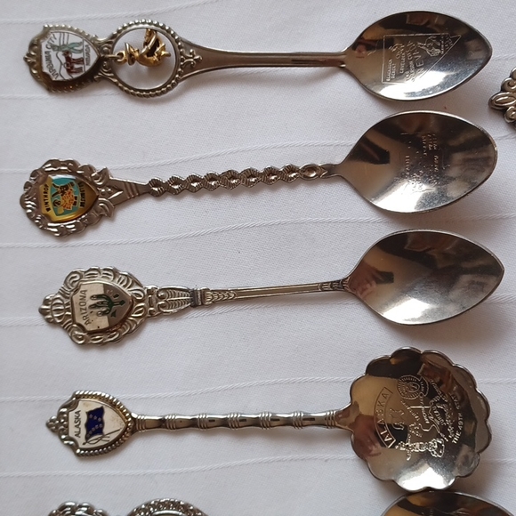 Vintage American Motif Collector Spoons- Set of 16 - Picture 10 of 16